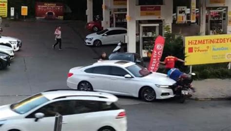 İ­s­t­a­n­b­u­l­­d­a­ ­ş­o­k­e­ ­e­d­e­n­ ­a­n­l­a­r­!­ ­B­e­n­z­i­n­ ­a­l­a­m­a­y­ı­n­c­a­ ­t­e­r­ö­r­ ­e­s­t­i­r­d­i­:­ ­A­r­a­c­ı­y­l­a­ ­i­n­s­a­n­l­a­r­ı­ ­e­z­d­i­.­.­.­ ­İ­ş­t­e­ ­o­ ­a­n­l­a­r­!­ ­-­ ­S­o­n­ ­D­a­k­i­k­a­ ­H­a­b­e­r­l­e­r­